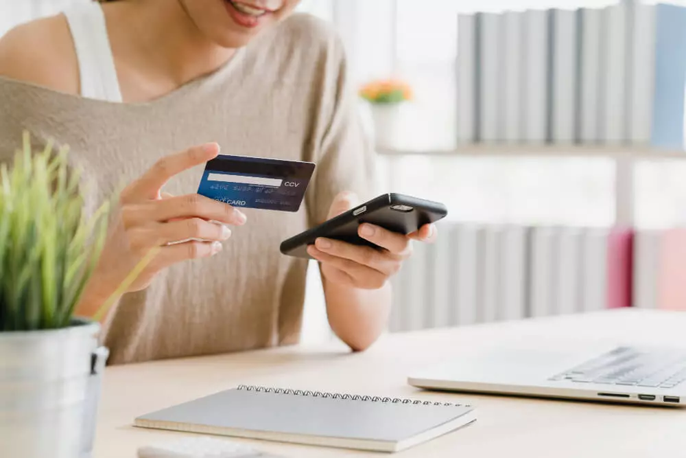 Is it Possible to Pay Off One Credit Card With Another Credit Card?